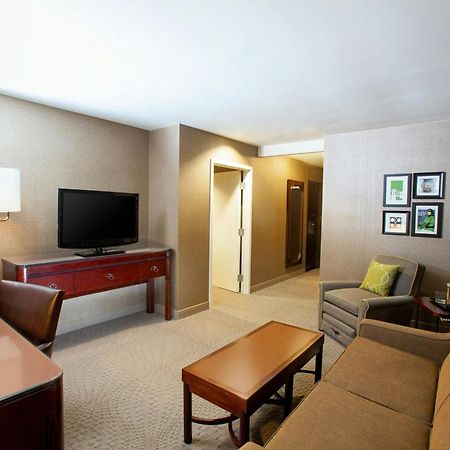 Sheraton Pittsburgh Airport Hotel Coraopolis Exterior photo